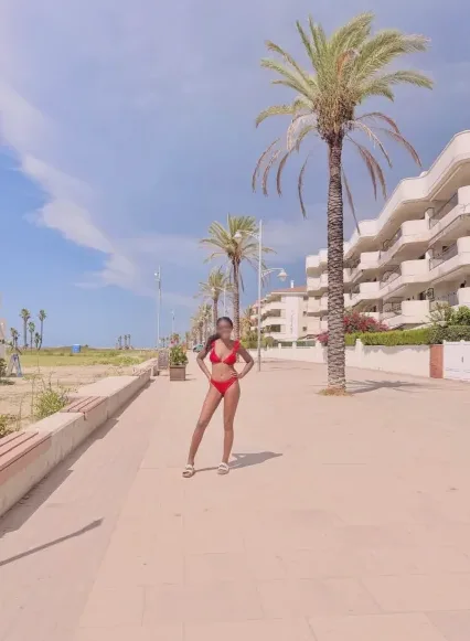 Amina, 18