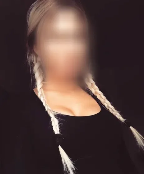 Elli, 26
