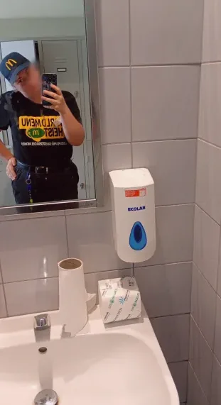 Olivia, 24